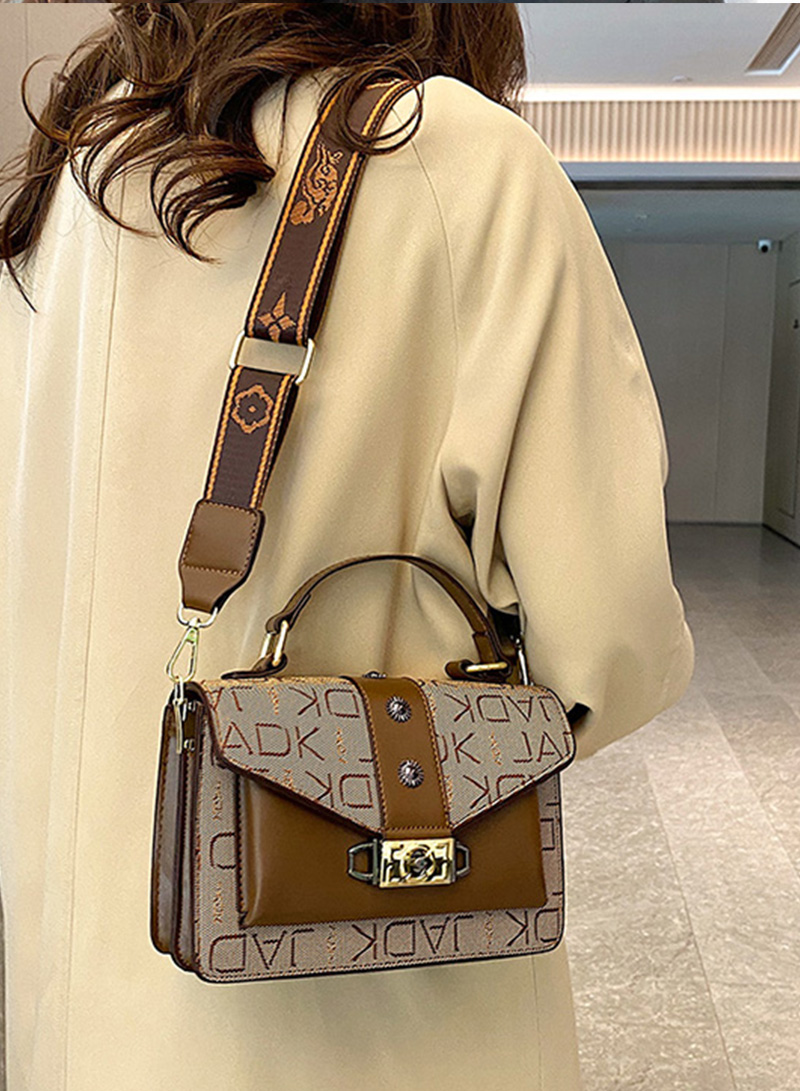 Women's High-Grade Textured Letter Printing Chain Bag Shoulder Crossbody Bag 21*15*8CM