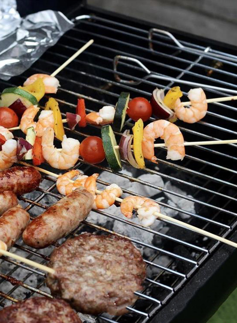 Portable American-Style Barbecue Grill with 2 Universal Wheels, Suitable for Outdoor Use, Courtyards, and Camping